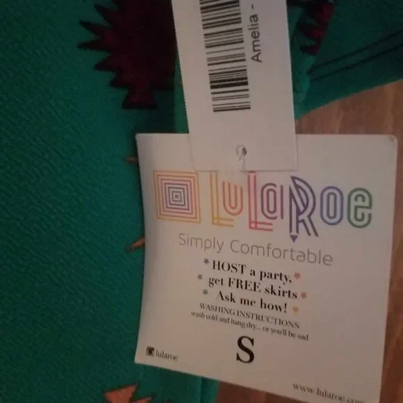 NWT LuLaRoe Amelia Green and Red Aztec Pattern Dress with Pockets Sz S - Picture 4 of 9